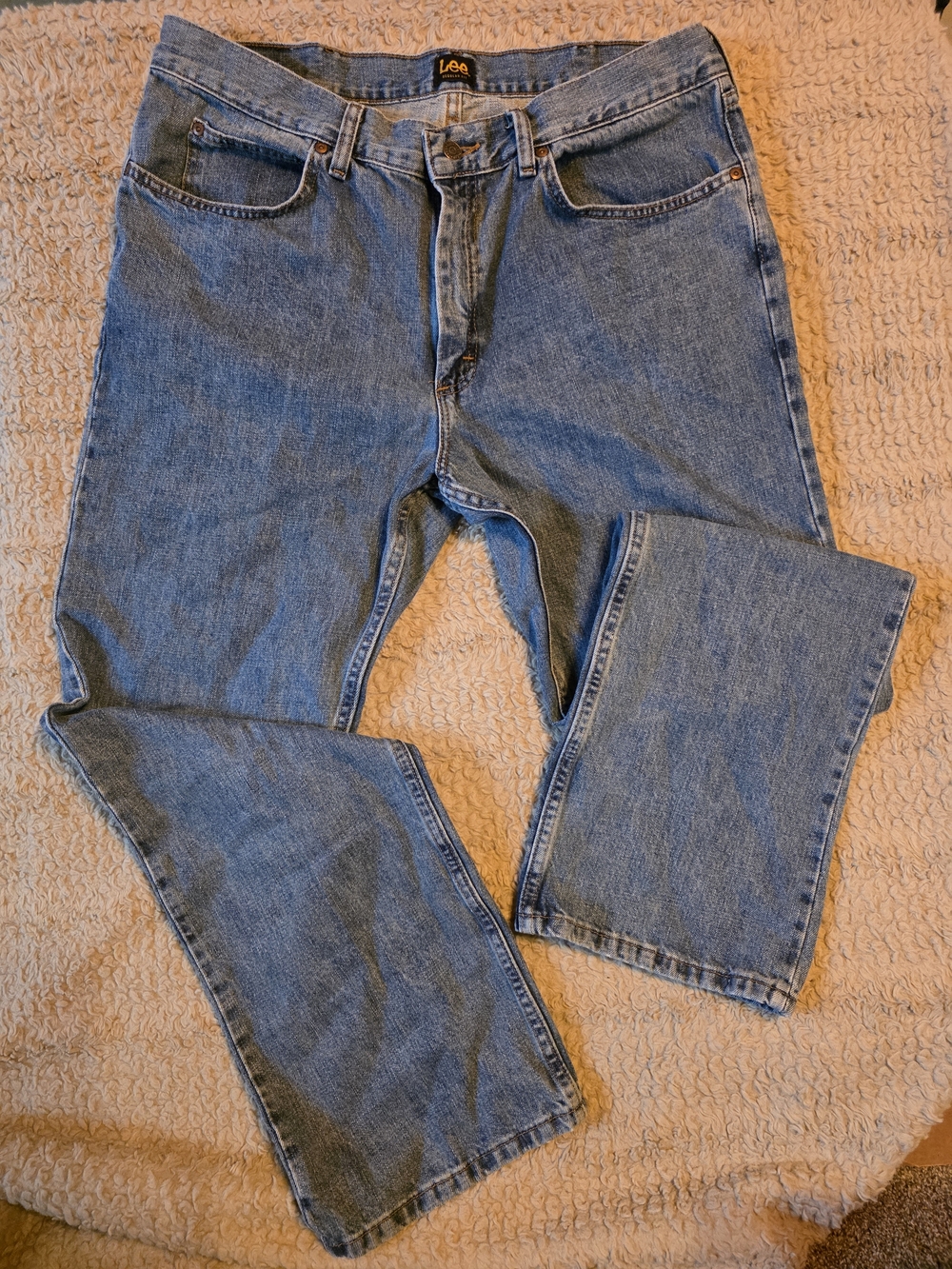 Lee Blue Denim Jeans – Classic Fit Everyday Style